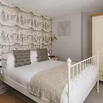 Holiday home Owd Peg's, Traditional Cottage-bowness Centre *