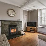 Holiday home Owd Peg's, Traditional Cottage-bowness Centre *