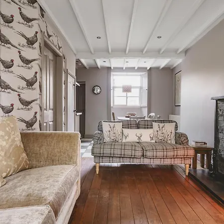 Owd Peg's, Traditional Cottage-bowness Centre *