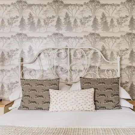 Owd Peg's, Traditional Cottage-bowness Centre *