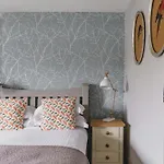 Owd Peg's, Traditional Cottage-bowness Centre *