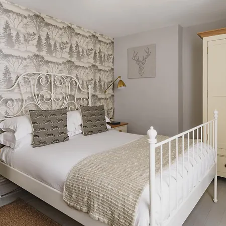 Dom wakacyjny Owd Peg's, Traditional Cottage-bowness Centre *
