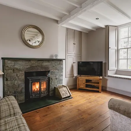 Dom wakacyjny Owd Peg's, Traditional Cottage-bowness Centre *