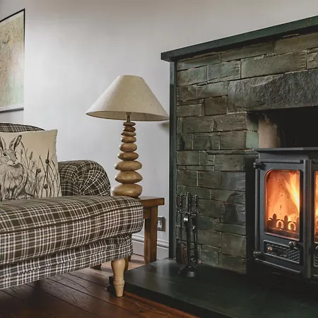 Dom wakacyjny Owd Peg's, Traditional Cottage-bowness Centre *